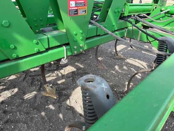2007 John Deere 2210 Field Cultivator