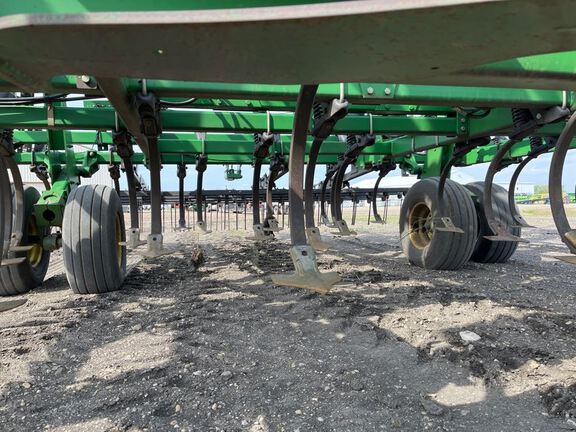 2007 John Deere 2210 Field Cultivator
