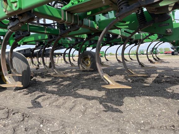 2007 John Deere 2210 Field Cultivator