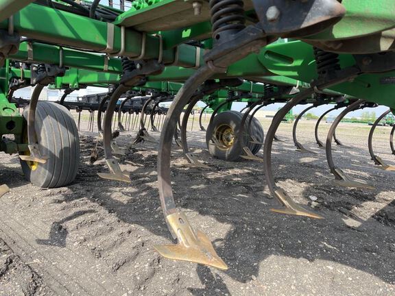 2007 John Deere 2210 Field Cultivator
