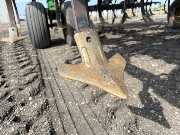 2007 John Deere 2210 Field Cultivator