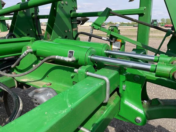 2007 John Deere 2210 Field Cultivator