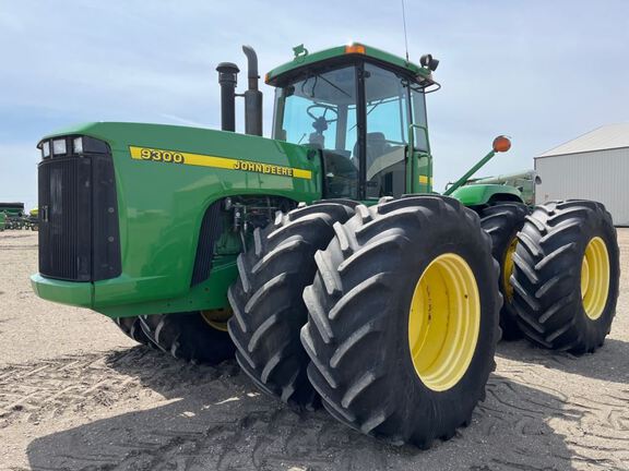 1997 John Deere 9300 Tractor 4WD