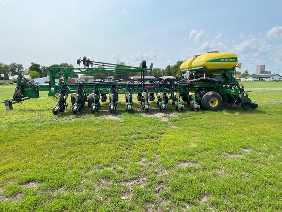 2008 John Deere DB44 Planter