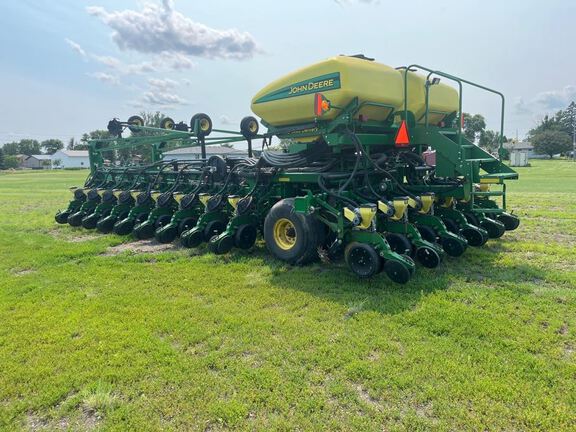 2008 John Deere DB44 Planter
