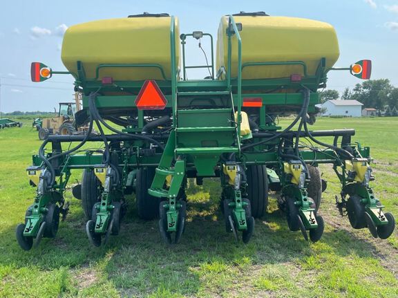 2008 John Deere DB44 Planter