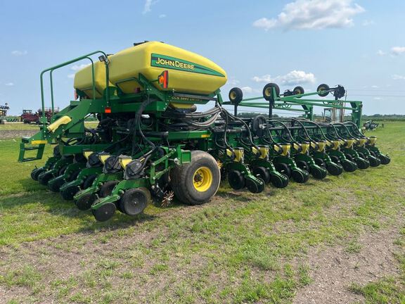 2008 John Deere DB44 Planter