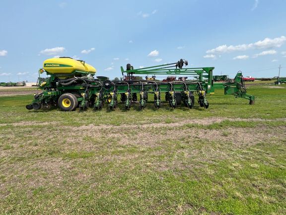 2008 John Deere DB44 Planter