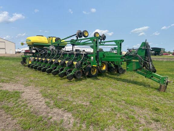 2008 John Deere DB44 Planter