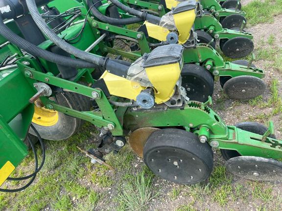 2008 John Deere DB44 Planter