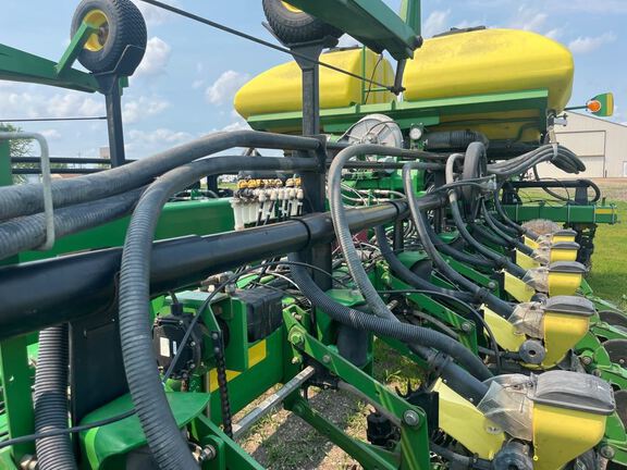 2008 John Deere DB44 Planter
