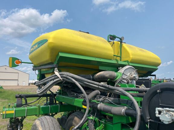 2008 John Deere DB44 Planter