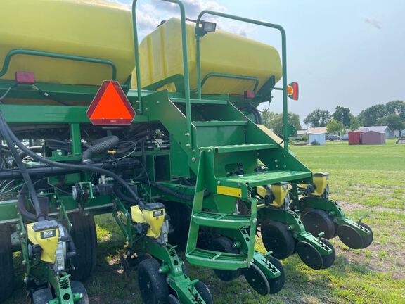 2008 John Deere DB44 Planter