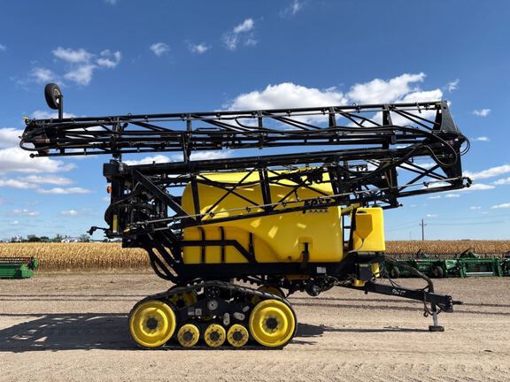 2023 Fast Distributing FS9524T Sprayer/High Clearance