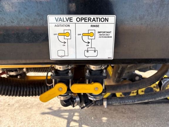 2023 Fast Distributing FS9524T Sprayer/High Clearance