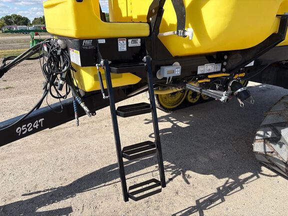 2023 Fast Distributing FS9524T Sprayer/High Clearance