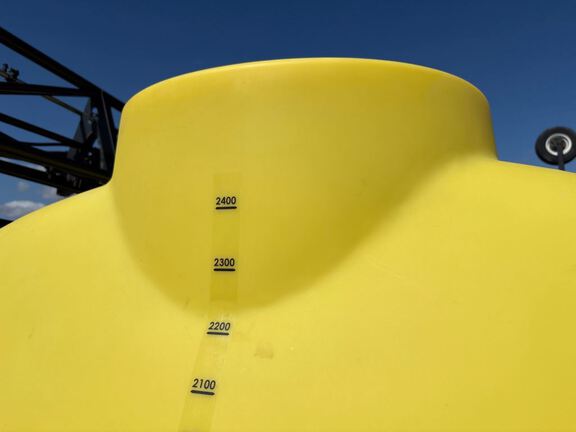 2023 Fast Distributing FS9524T Sprayer/High Clearance