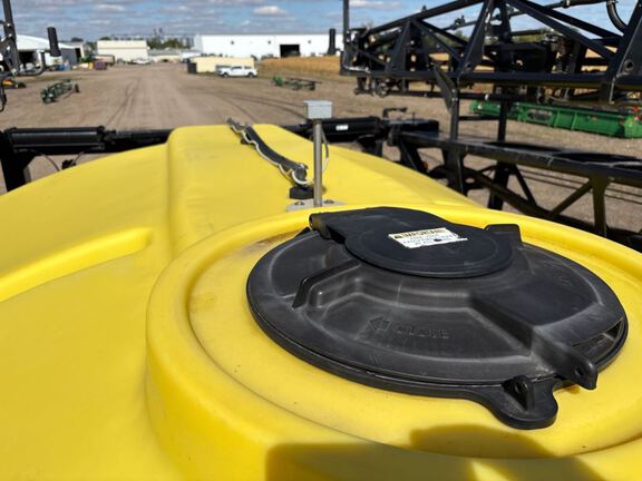 2023 Fast Distributing FS9524T Sprayer/High Clearance