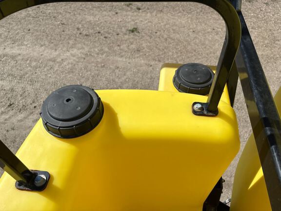 2023 Fast Distributing FS9524T Sprayer/High Clearance