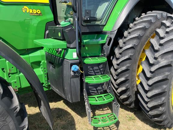 2023 John Deere 8R 250 Tractor