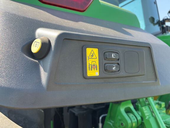 2023 John Deere 8R 250 Tractor
