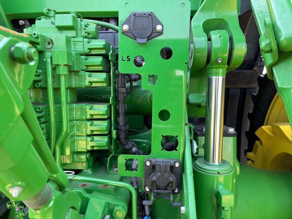 2023 John Deere 8R 250 Tractor