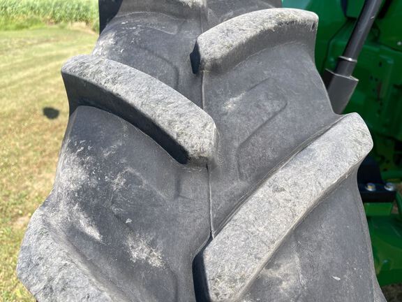 2023 John Deere 8R 250 Tractor