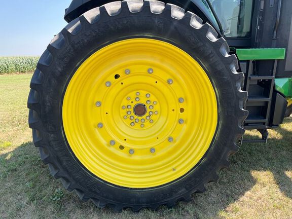2023 John Deere 8R 250 Tractor