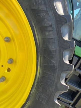 2023 John Deere 8R 250 Tractor