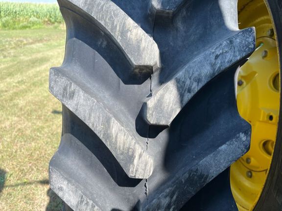 2023 John Deere 8R 250 Tractor