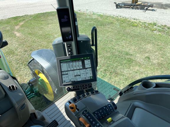 2023 John Deere 8R 250 Tractor