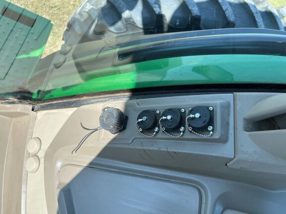 2023 John Deere 8R 250 Tractor