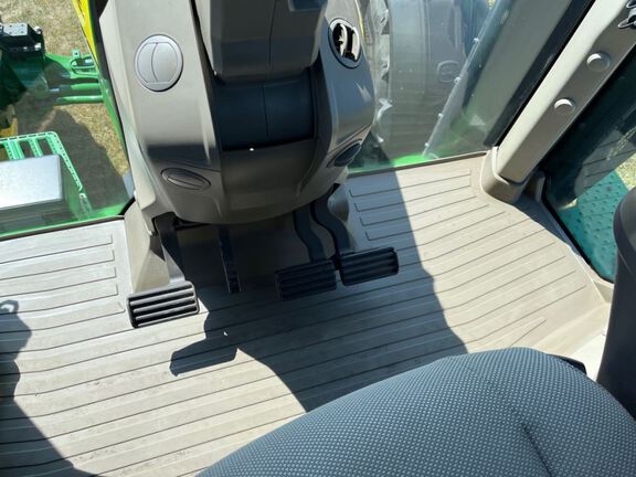 2023 John Deere 8R 250 Tractor