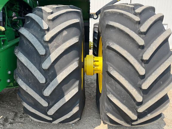 2017 John Deere 9520R Tractor 4WD