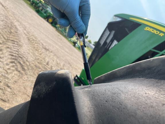 2017 John Deere 9520R Tractor 4WD
