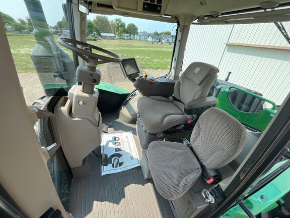 2017 John Deere 9520R Tractor 4WD