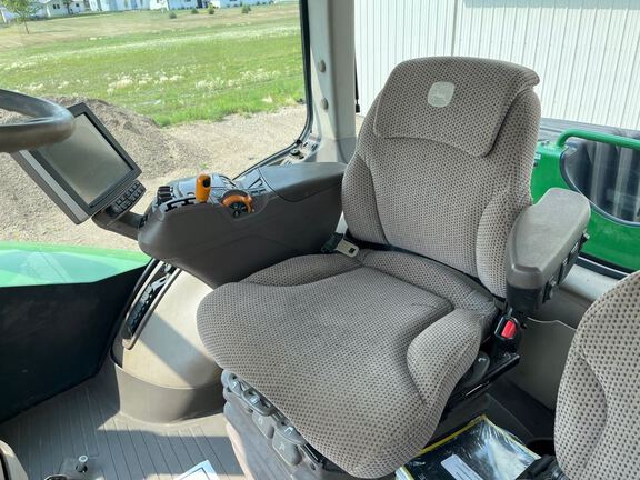 2017 John Deere 9520R Tractor 4WD