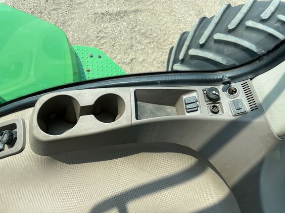 2017 John Deere 9520R Tractor 4WD