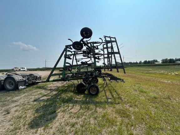 1993 John Deere 610 Chisel Plow