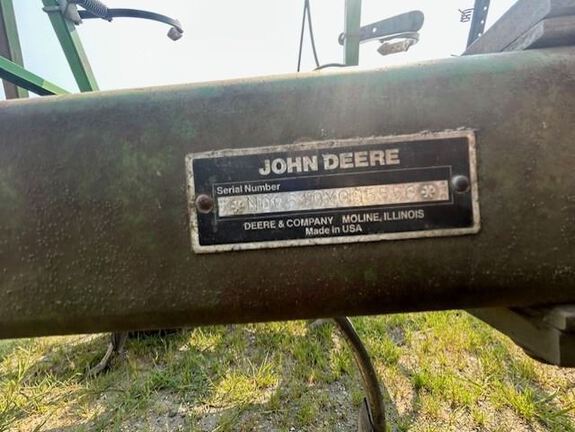 1993 John Deere 610 Chisel Plow
