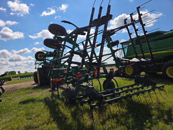 2013 John Deere 2410 Chisel Plow