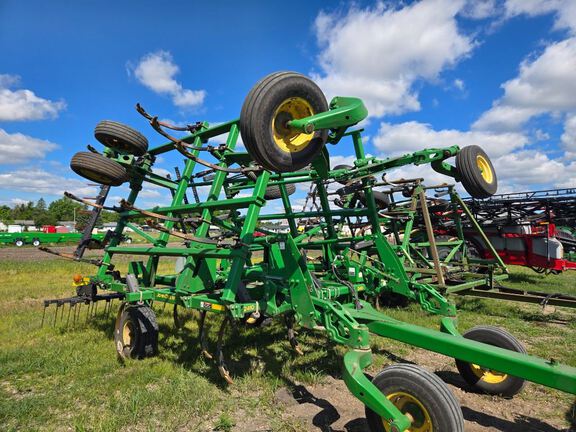 2013 John Deere 2410 Chisel Plow