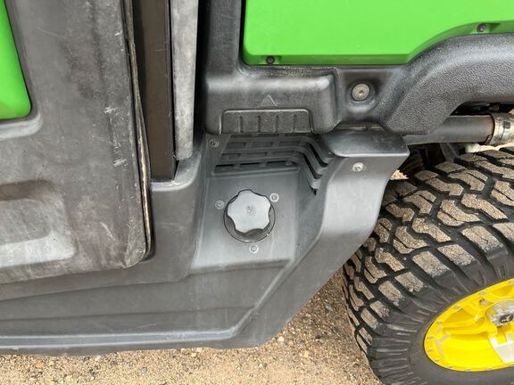 2019 John Deere XUV835R ATV