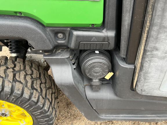 2019 John Deere XUV835R ATV