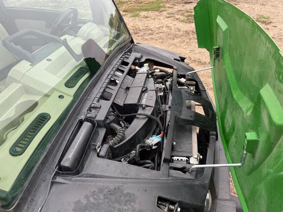 2019 John Deere XUV835R ATV