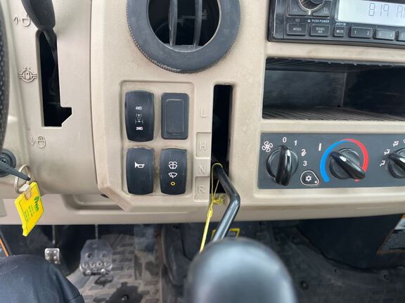 2019 John Deere XUV835R ATV