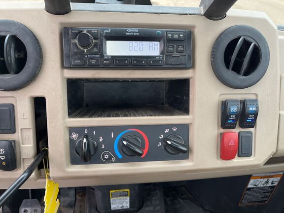 2019 John Deere XUV835R ATV