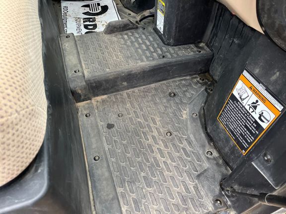 2019 John Deere XUV835R ATV