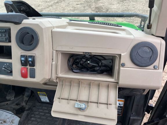 2019 John Deere XUV835R ATV