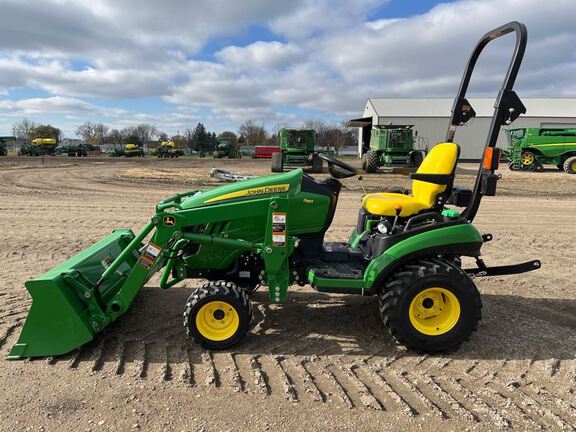 2016 John Deere 1025R Tractor Compact